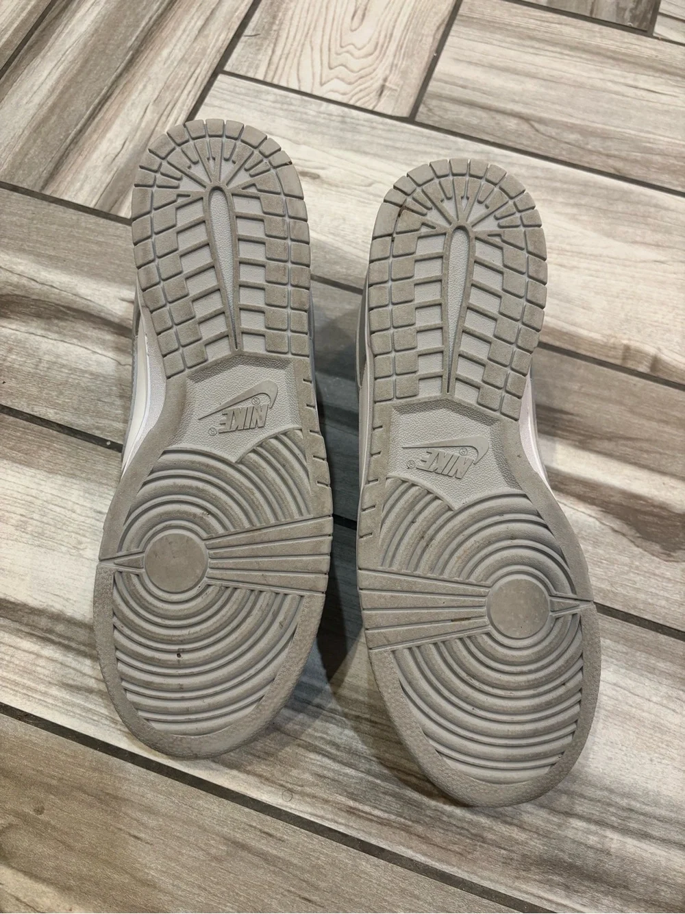 Nike Low-Top Sneakers in Grey and White